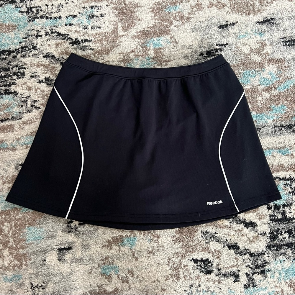 🍎 3/$30 Reebok Black and White Athletic Skort